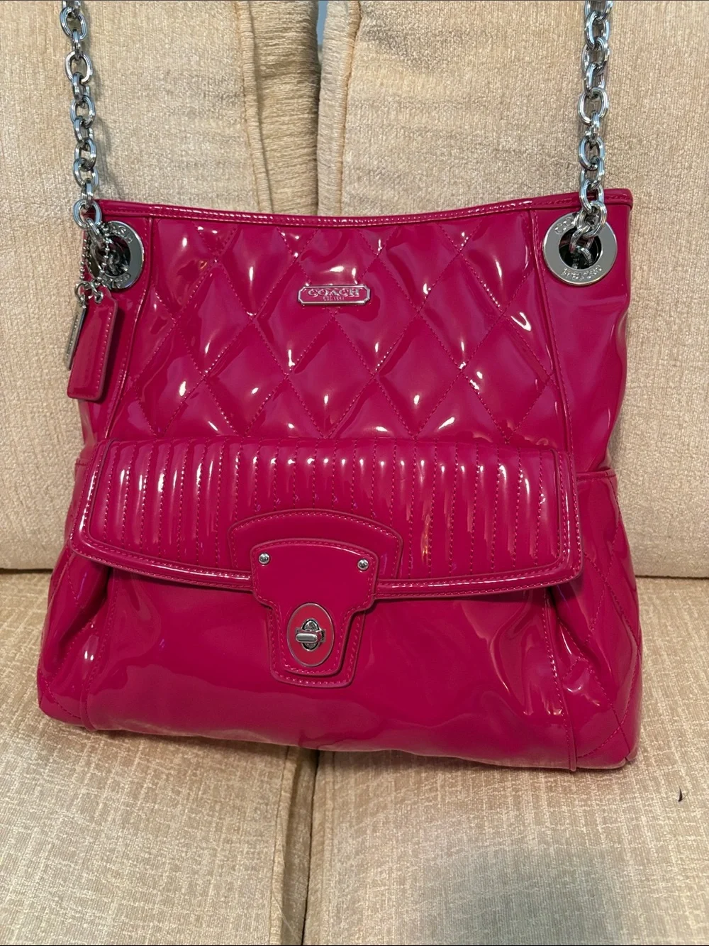 Rare Coach Hot Pink Patent Quilted Shoulder Bag with Silver Chain Straps. - Picture 15 of 15